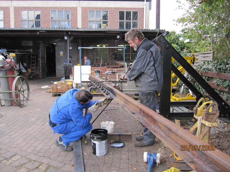 2009-09-28, Museumsbahn Weichenbau018.JPG